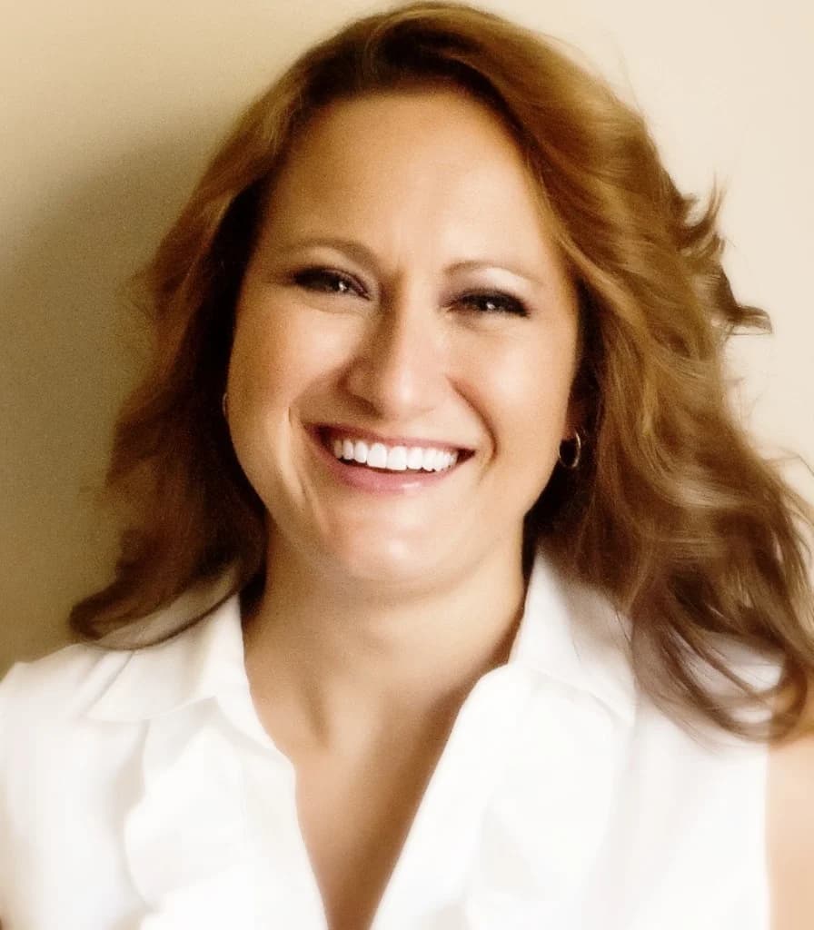 Sandra Headshot